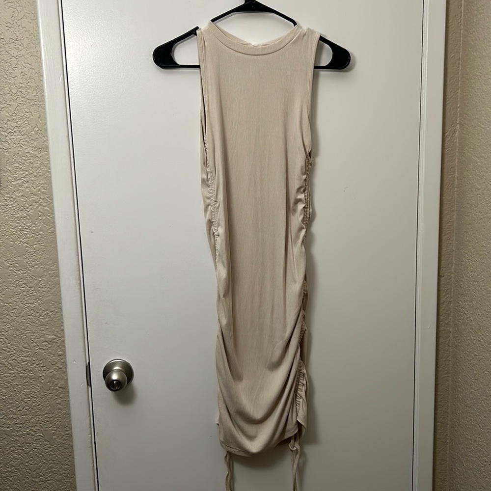 Cream colored side scrunch sleeveless dress